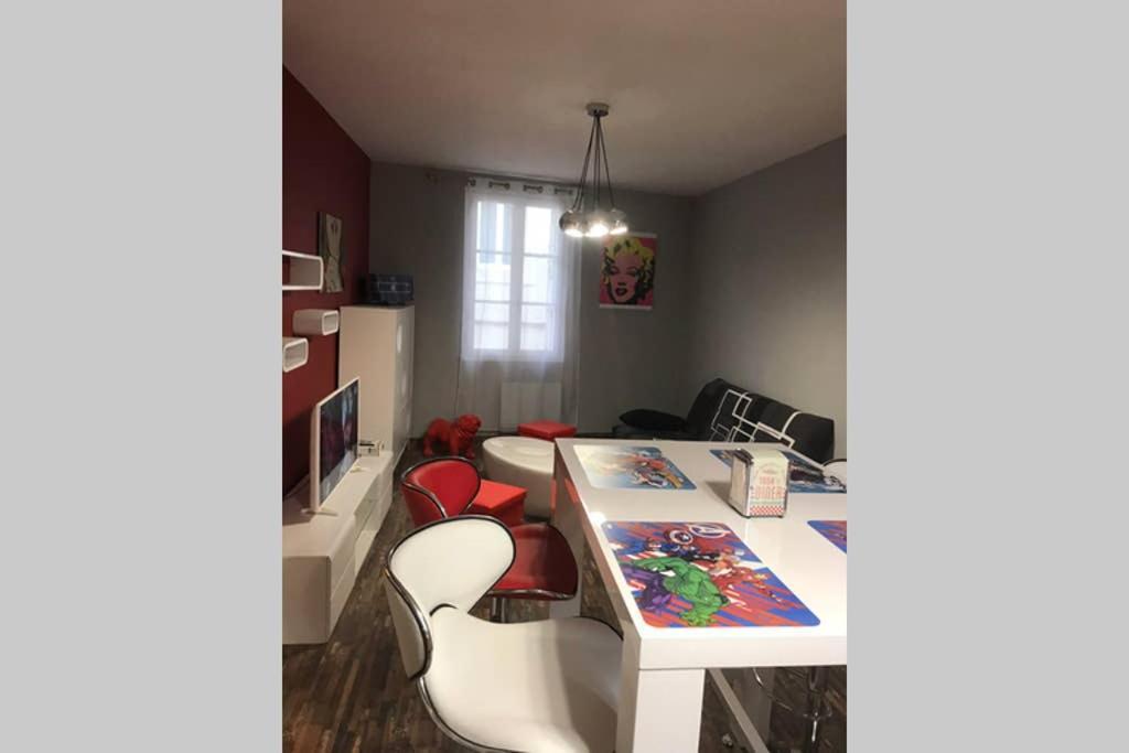 Appartement Style Pop Art Avec Garage Centre Historique Безие Екстериор снимка